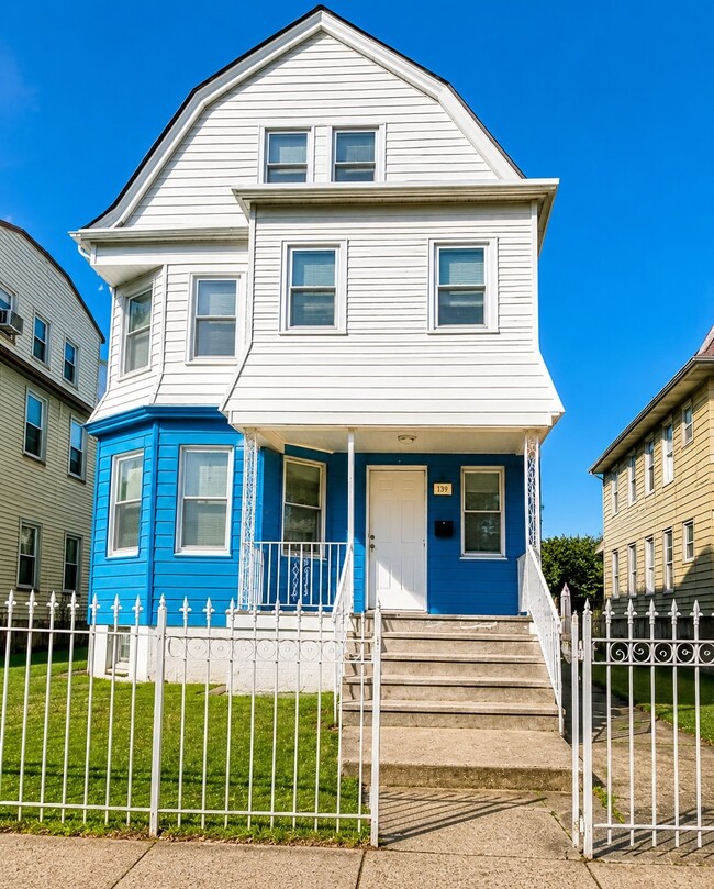 Building Photo - 867 S 17th St