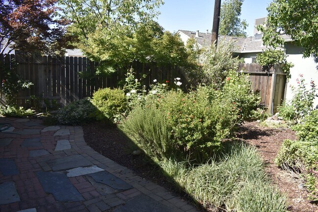 Building Photo - 3207 58th St