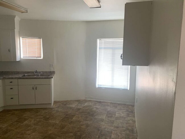 Foto del edificio - "Cozy Desert Oasis: Charming 2-Bed, 2-Bath...