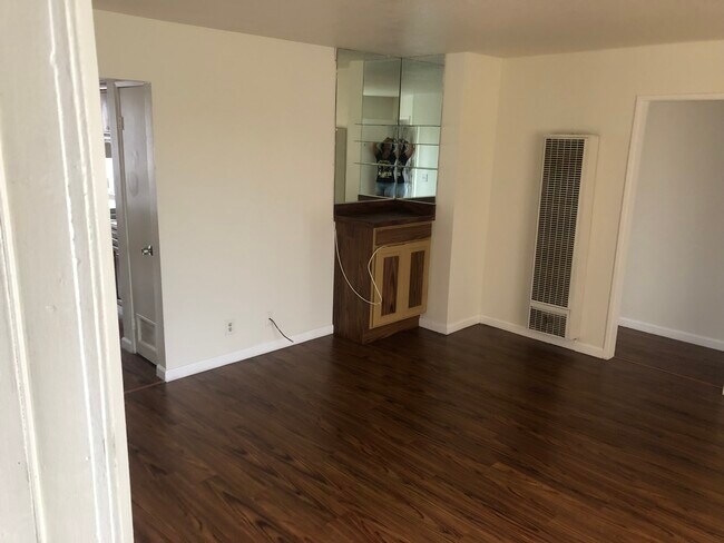 Foto del edificio - 765 Laconia Blvd