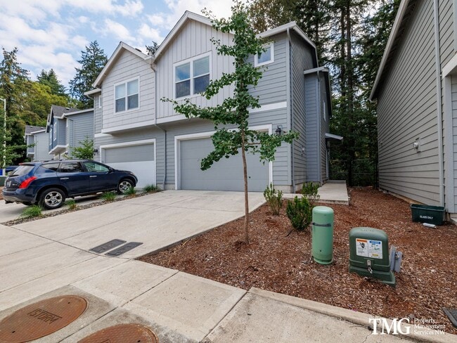 Foto del edificio - Beautiful- 3BD/2.5BA Townhome w Attached G...