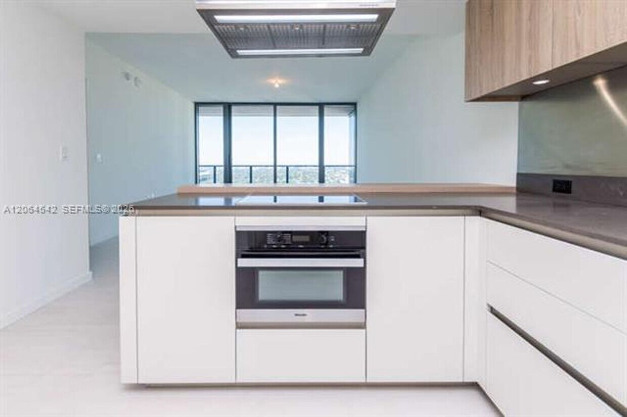 Photo - 1000 Brickell Plz cu-4104