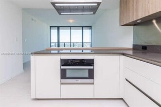 Building Photo - 1000 Brickell Plaza