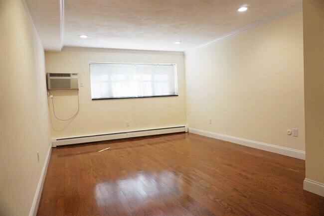 Building Photo - 5 Blair Pl