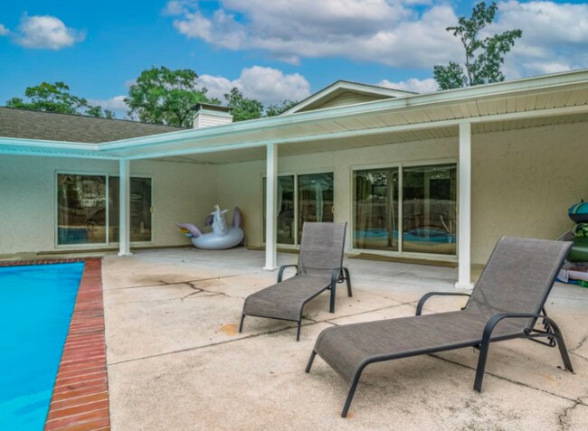 Foto del edificio - 27 Hickory Ave