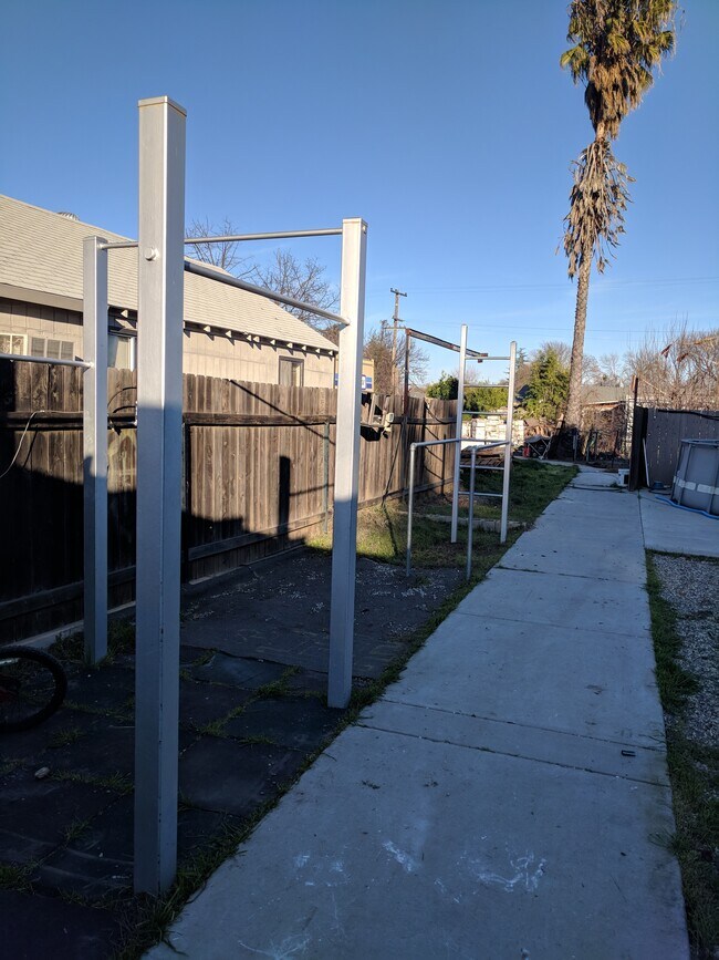 Building Photo - 701 Pecan St