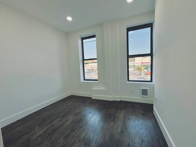 Building Photo - 854 4th Ave