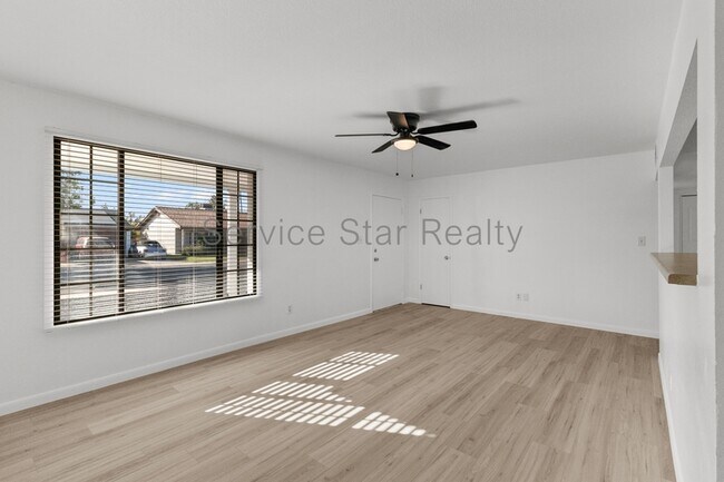 Building Photo - 3628 W Altadena Ave