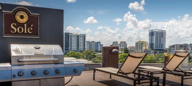 Building Photo - 533 NE 3rd Ave