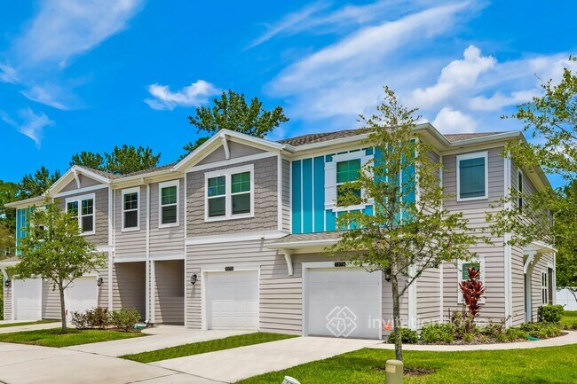 Building Photo - 7373 Palm Hills Dr