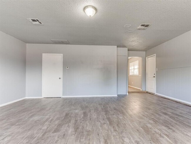 Building Photo - 3 Bed, 1.5 Bath Rental Home in SW OKC