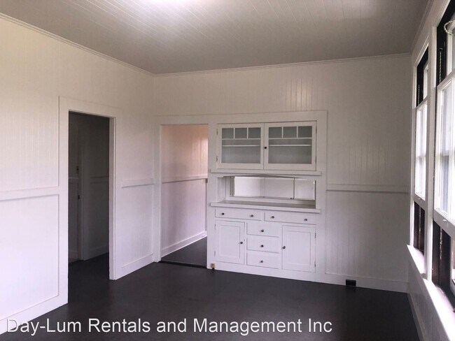 Building Photo - 2 br, 1 bath House - 615 Kekuanaoa Street