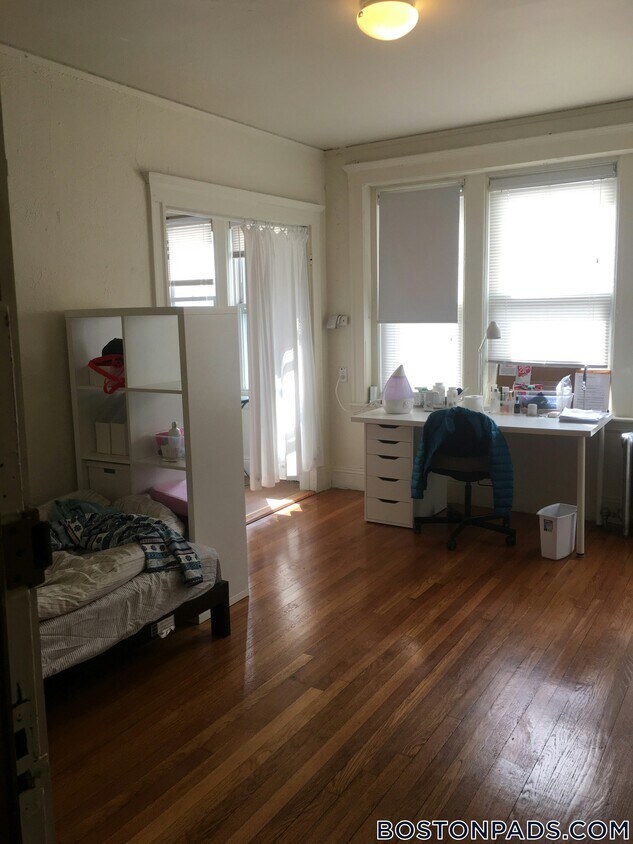 Primary Photo - 1167 Boylston St