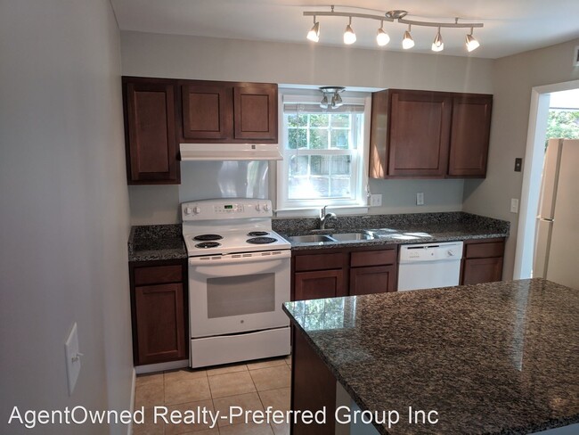 Building Photo - 3 br, 2.5 bath House - 113 Heritage circle