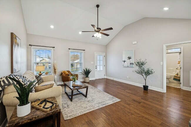 Foto del edificio - Quiet cut-de-sac living with country views!