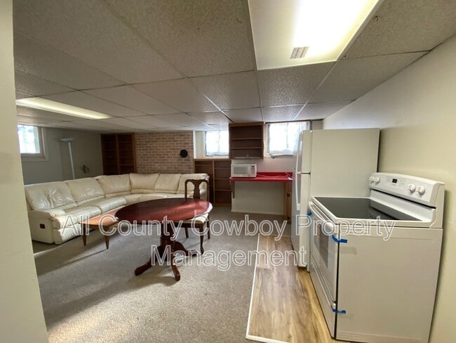 Building Photo - 414 S 13th St