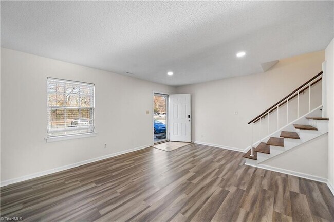 Foto del edificio - 5739 Bramblegate Rd