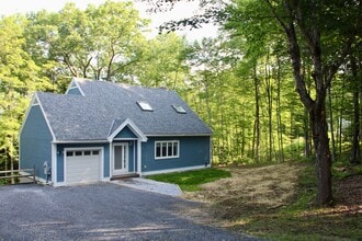 Building Photo - 202 N Ridge Run