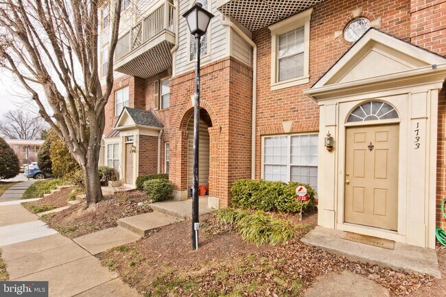 Building Photo - 1735 Kingsgate Ct