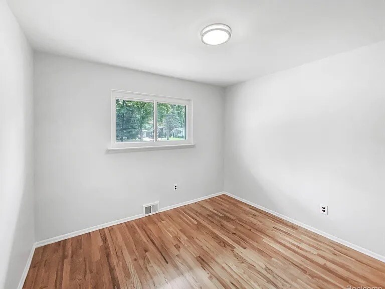 Primary Photo - 29748 Chelmsford Rd