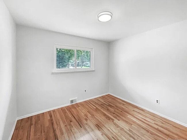 Foto del edificio - 29748 Chelmsford Rd