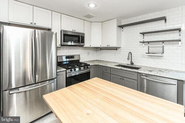 Building Photo - 3408 25th St S