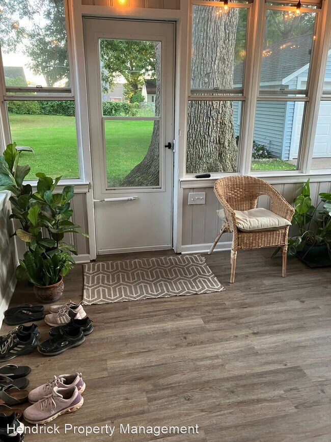 Foto del edificio - 3 br, 1.5 bath House - 96 Vanderveen Ave