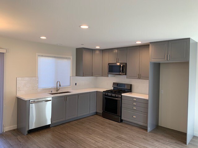 Foto del edificio - 10654 Sherman Grove Ave
