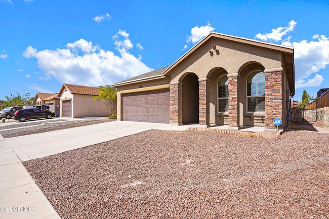 Building Photo - 3717 Loma Brisa Dr
