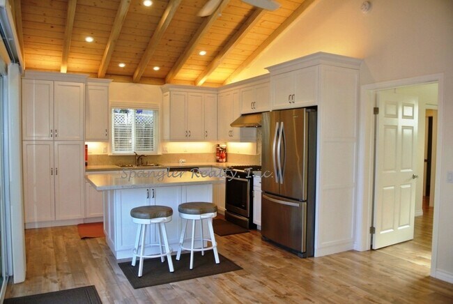 Building Photo - 1Bed/1Bath Granny Flat Near South Oceansid...