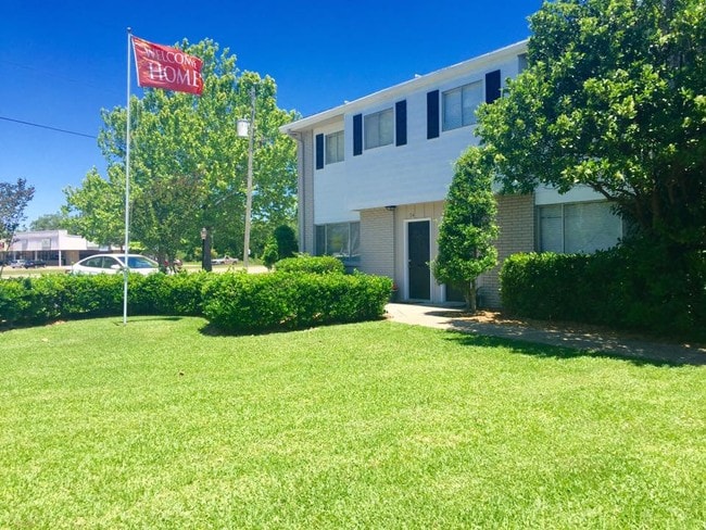 Building Photo - Pelican Pointe Apartments