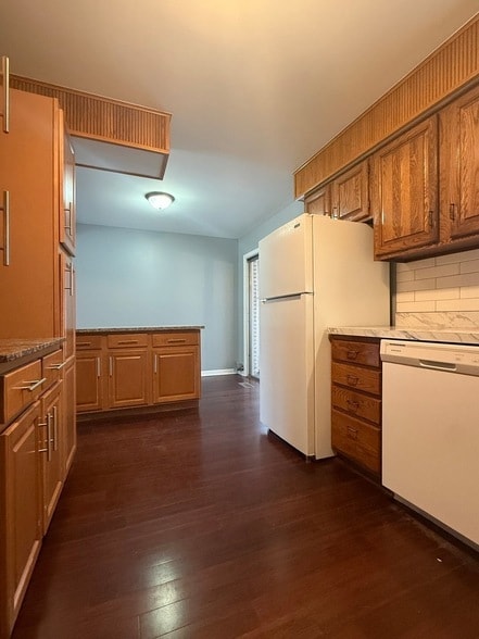 Building Photo - 8817 W 84th St