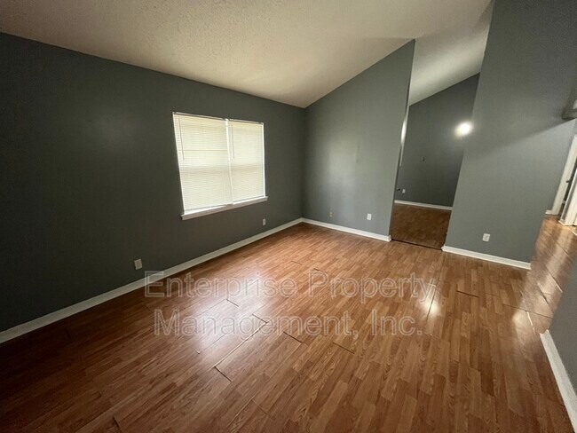 Foto del edificio - 401 N Manassas St