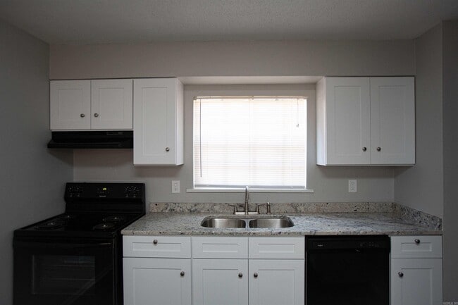 Building Photo - 2115 Scotty Ct
