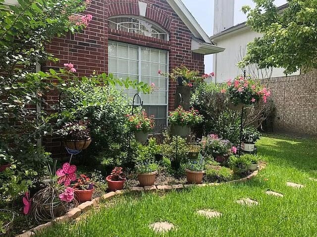 Foto del edificio - 2730 Briarloch Ln