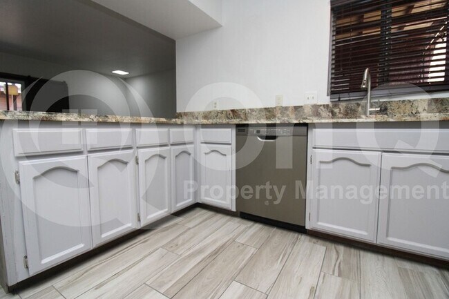 Foto del edificio - 295 E Root Way