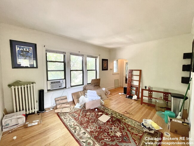 Foto del edificio - 1645 W Cornelia Ave