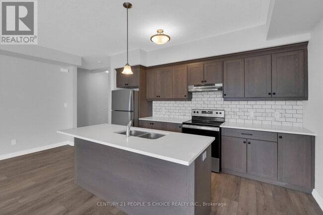 Building Photo - 261-261 Woodbine Ave