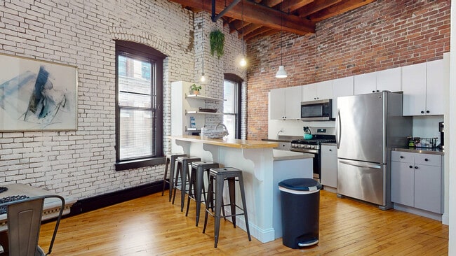 Building Photo - 19 Stanhope St