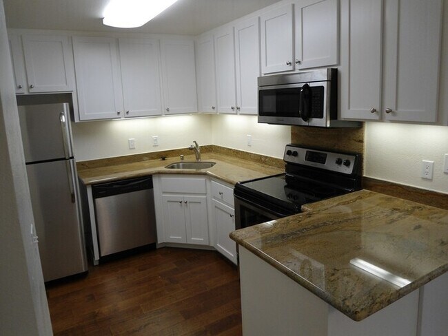 Building Photo - 5055 Valley Crest Dr