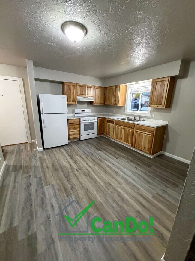 Foto del edificio - Now Available! Remodeled 3 bedroom, 1 bathroom apartment in Blackfoot