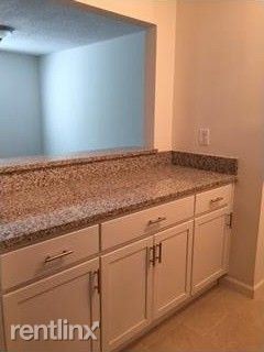 Building Photo - 3 br, 2 bath  - Northlake Manor Condominiums