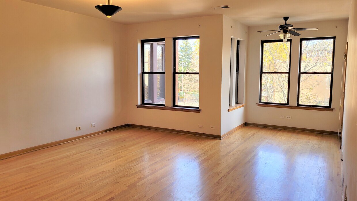 Foto principal - 1022 N Oakley Blvd