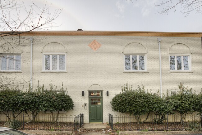 Foto del edificio - 614 Elliott St NE