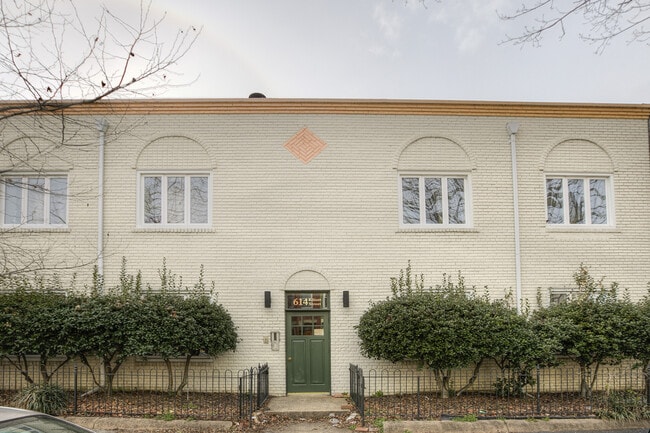 Building Photo - 614 Elliott St NE