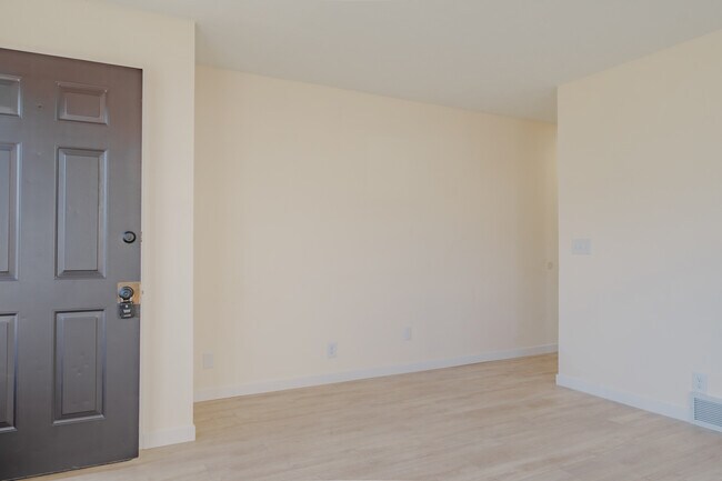 Sala de estar - 5024 S 48th St