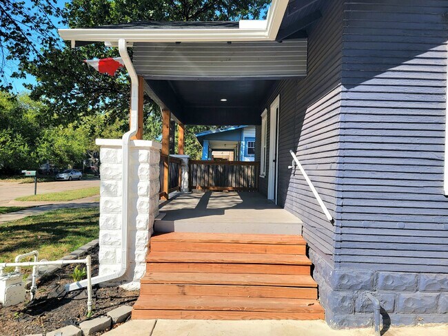 Building Photo - Must See Beautiful, Fully Renovated 3 Bedr...