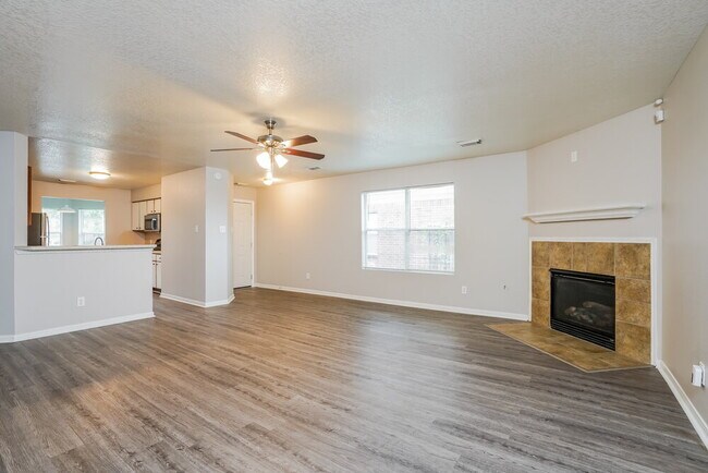 Foto del edificio - 20746 Fox Cliff Ln