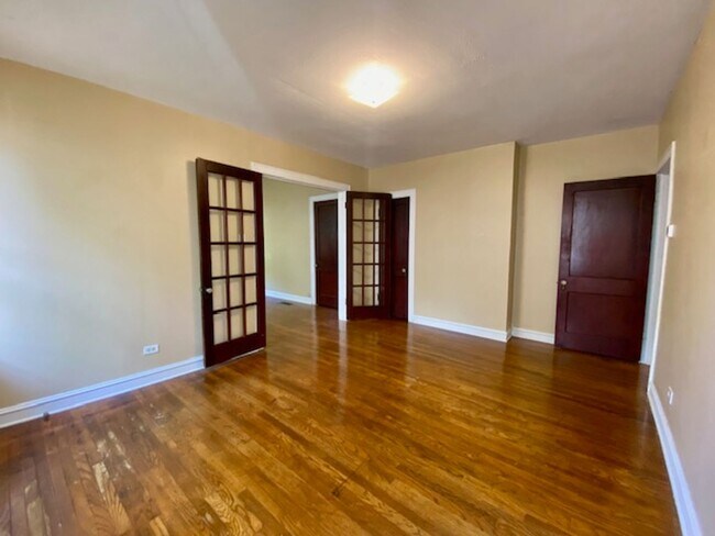 Building Photo - 3345 &amp; 3347 Alexander Ave [2 UNITS]