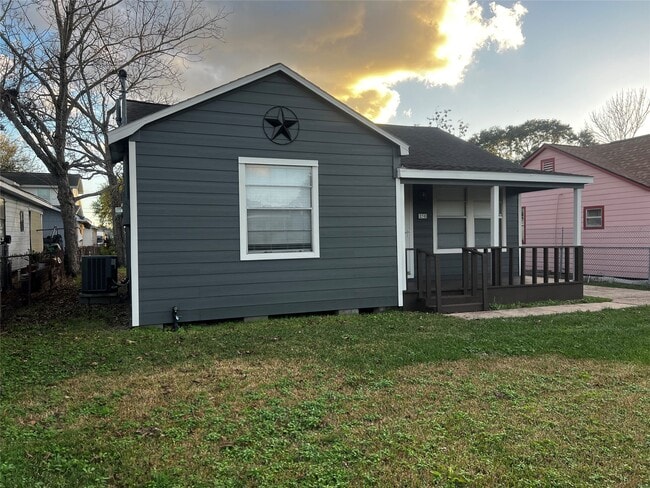 Building Photo - 230 Burress St